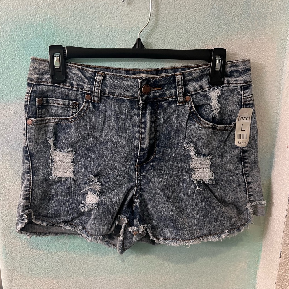 NWT Jess Distressed Jean Shorts